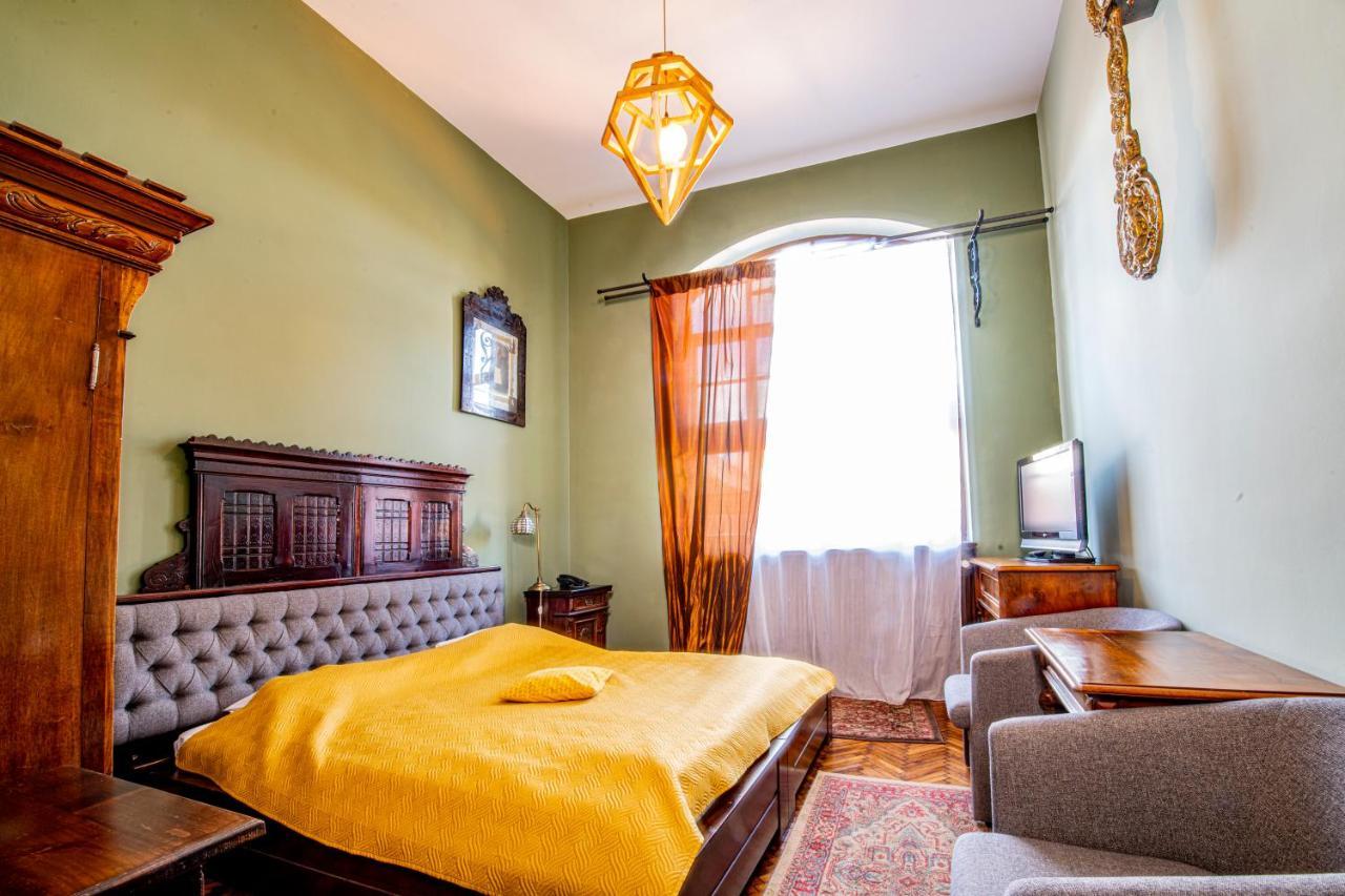 Hotel Poesis Satu Mare Exteriör bild