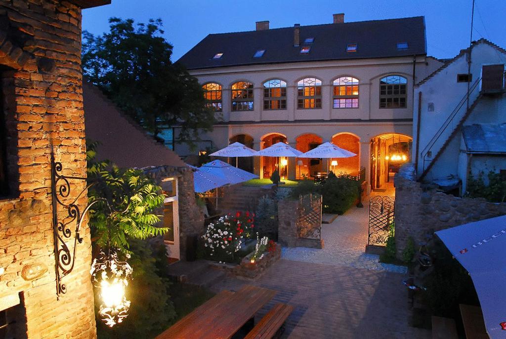 Hotel Poesis Satu Mare Exteriör bild